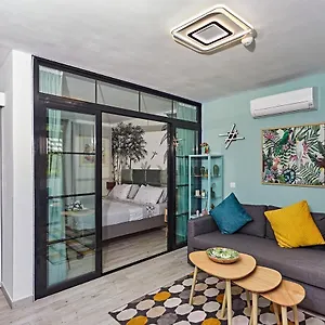 Parrot's House- Yumbo Center , Playa del Inglés Spanje